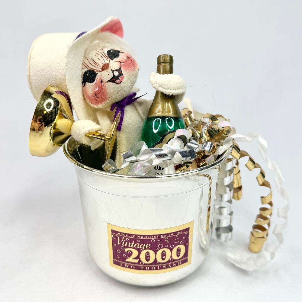 Vintage Annalee 2000 Millenium Mouse
